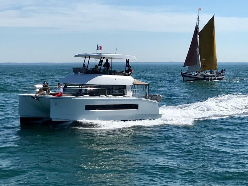 MY37 Motor Yacht for hire Gulf St - Tropez