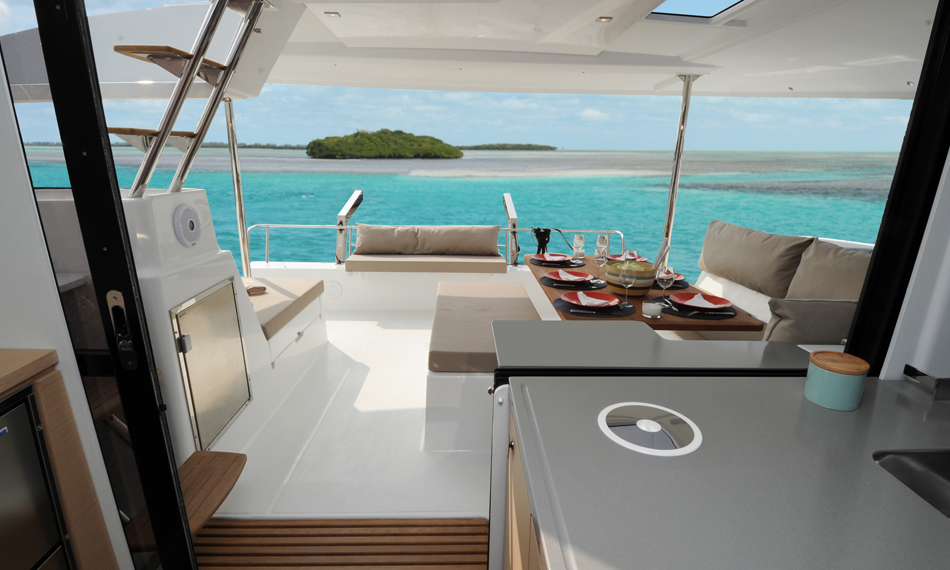 Multihull sailboat charter Hélia 44 Gulf of Saint-Tropez