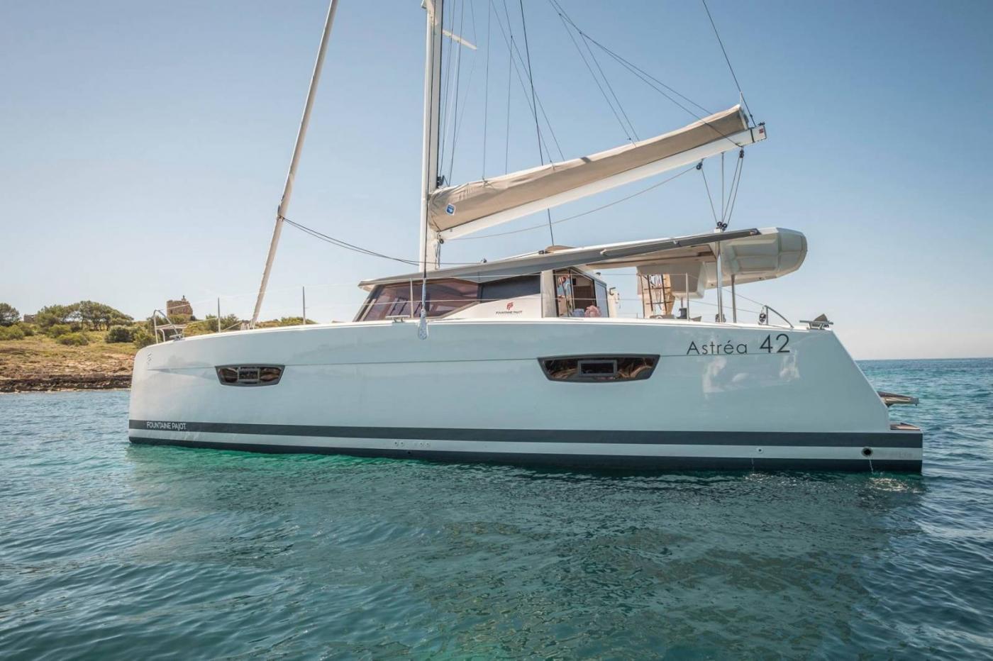 Catamaran charter Astréa 42 GABIAN Golfe de Saint-Tropez