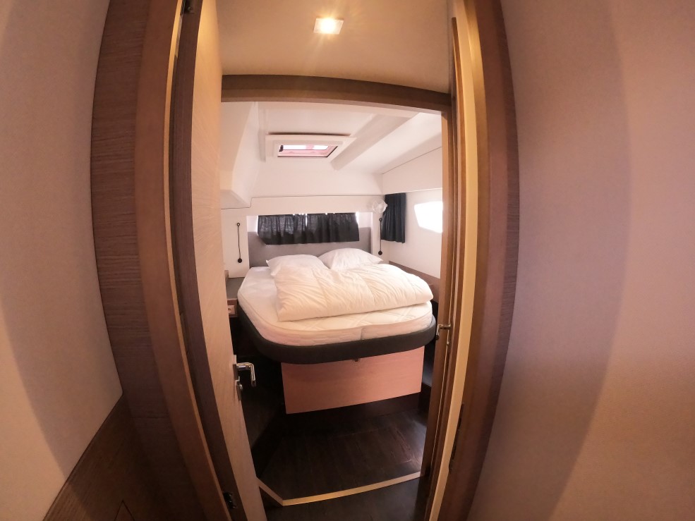 Catamaran Astréa 42 Fountaine Pajot PRICE : 690 000 € 