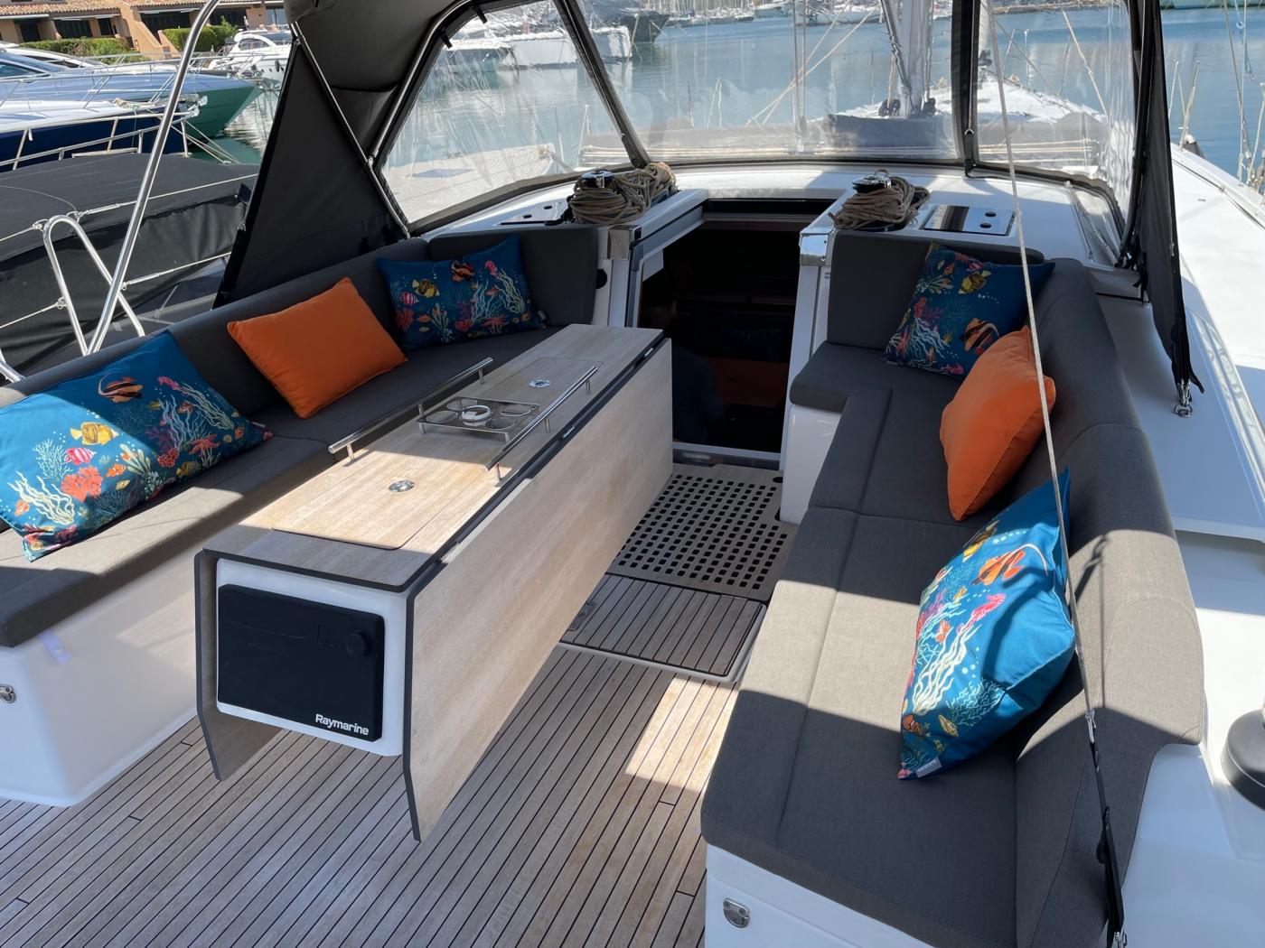 Sailboat rental Dufour 530