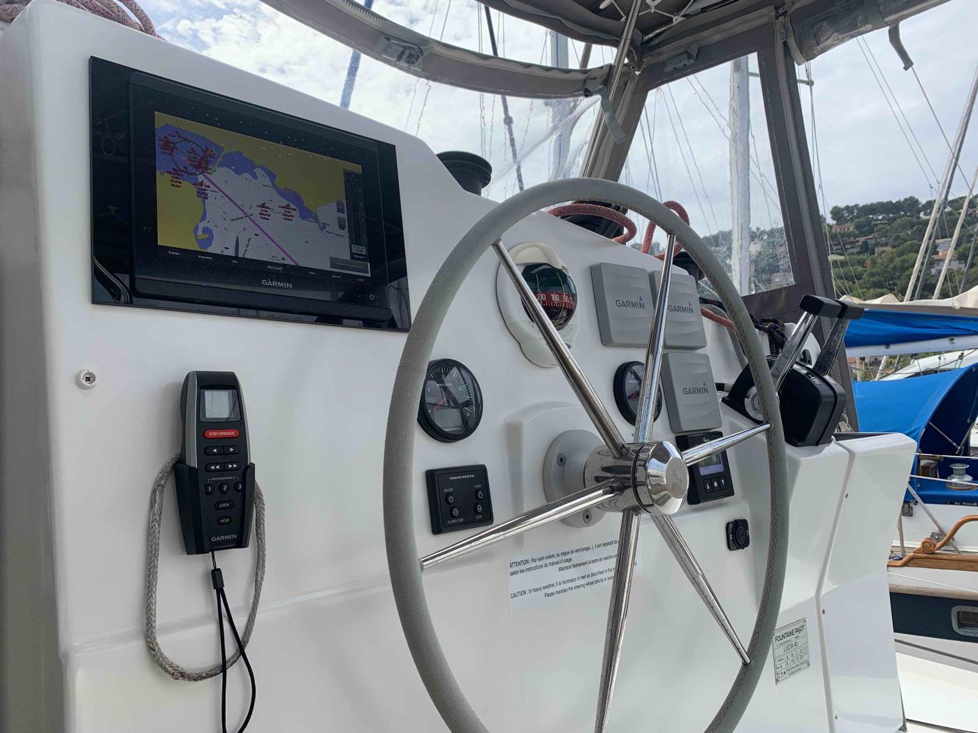 Sailing catamaran LUCIA 40 Maestro Fountaine Pajot Price 415 000 € TTC