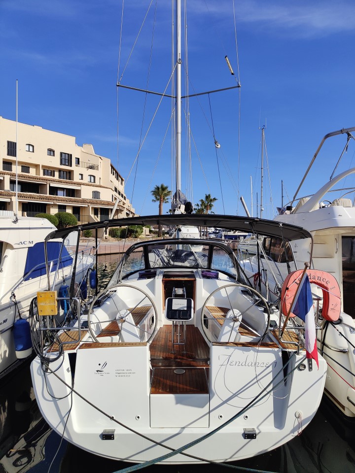 Sailboat rental Hanse 345