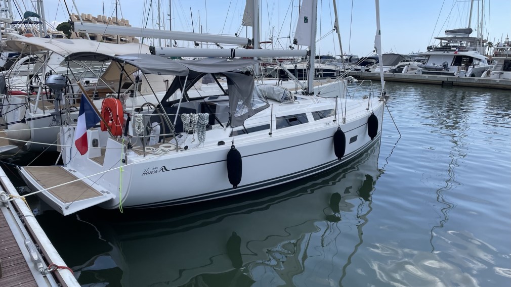 Sailboat rental Hanse 348